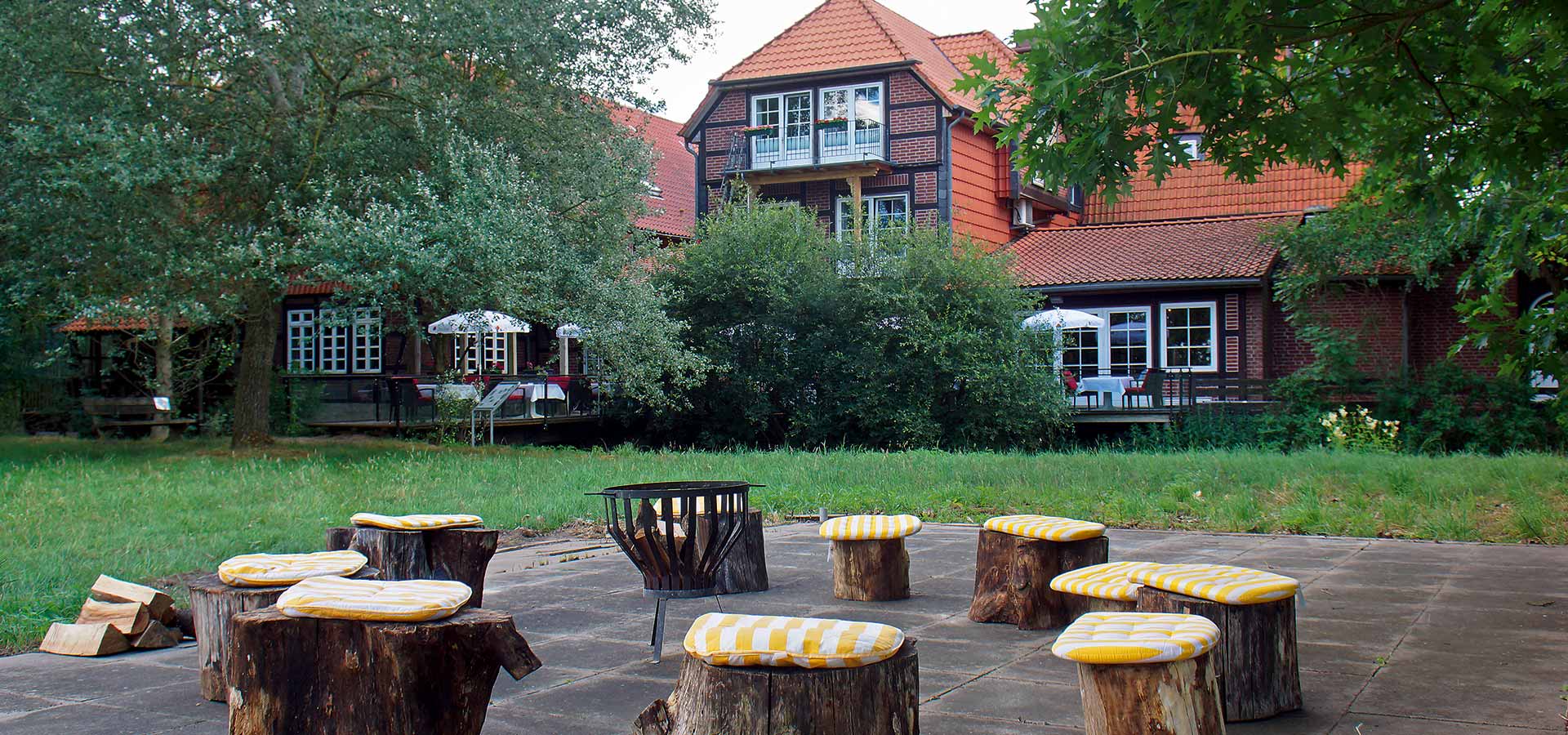 Hotel & Restaurant Brackstedter Mühle Wolfsburg - Tagung / Seminar im Innenhof